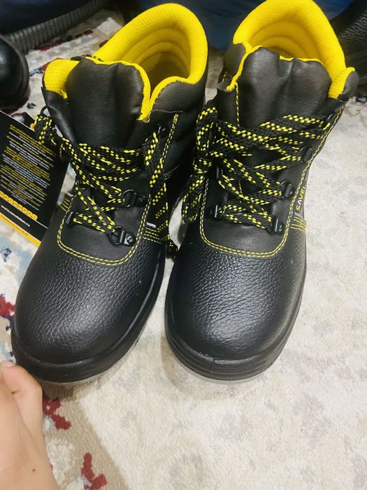 Продам ботинки