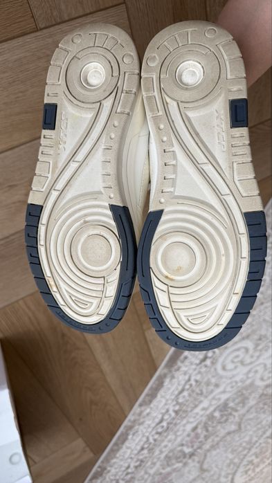 Кроссовки  Xtep 40 размер