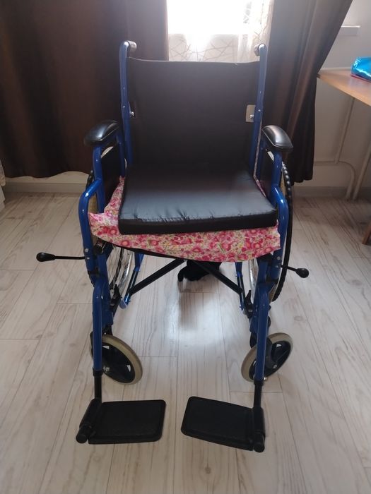Продам инвалидную коляску