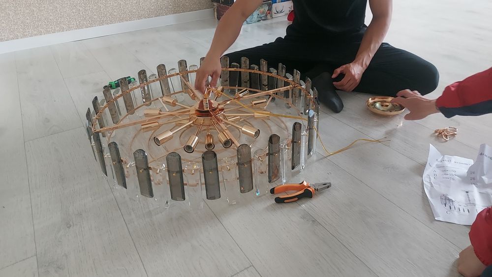 Установка плинтус и люстра