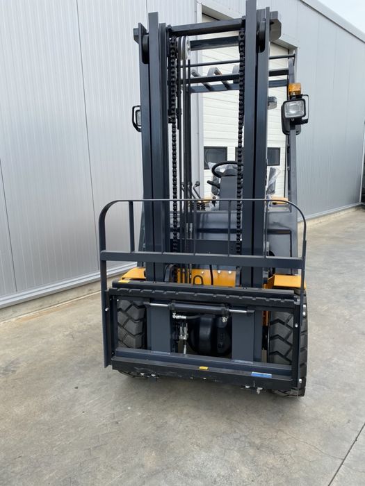 Motostivuitor / Stivuitor Diesel NOU 3,5T Garantie 3 ani + service!