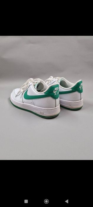 Продам оригинальные кроссовки Nike air