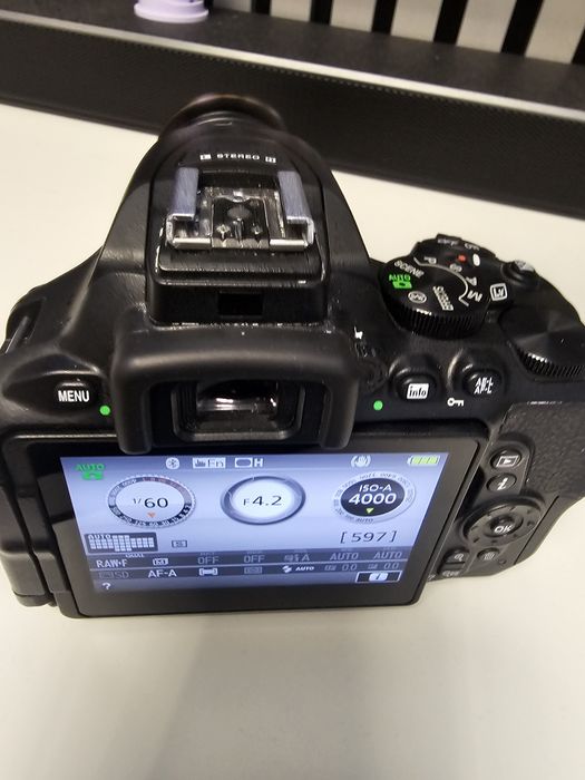 Nikon D5600 DSLR sau schimb cu obiectiv canon  70-200