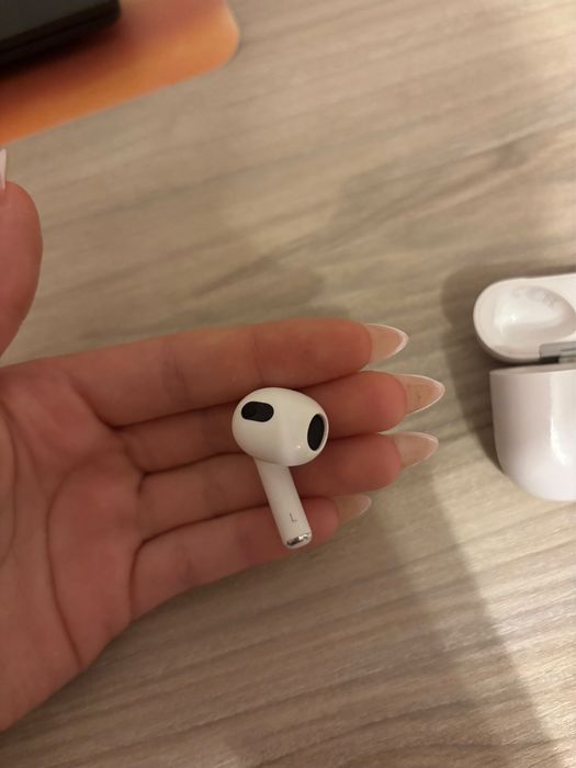 Air pods 3 (оригинални, супер запазени)