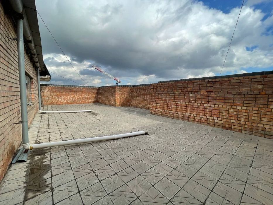 Продаётся 12 комнатная квартира коробка,ул Тараса Шевченко
