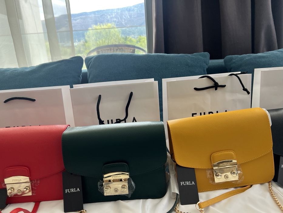 Furla Metropolis M Crossbody.Със сериен номер,етикети