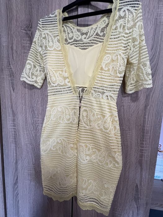 Официална дантелена рокля