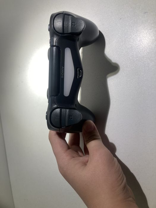 Playstation 4 с геймпадом