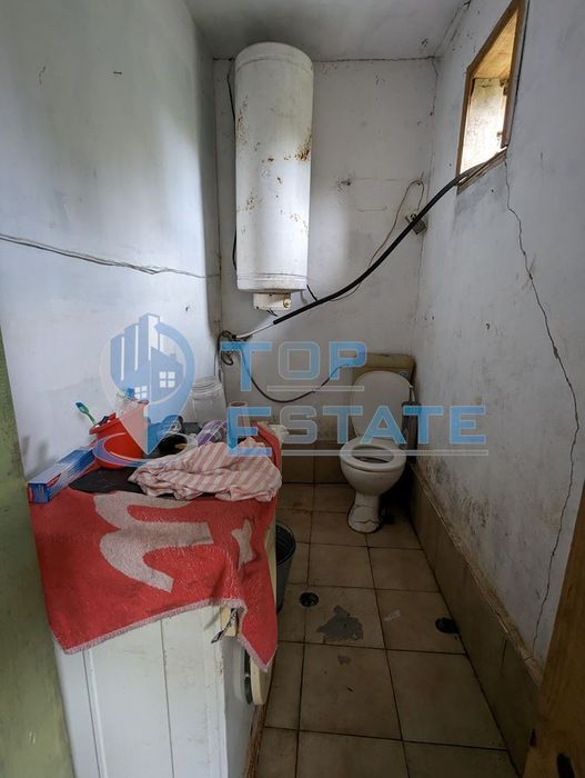 Къща с гараж в село Сенник