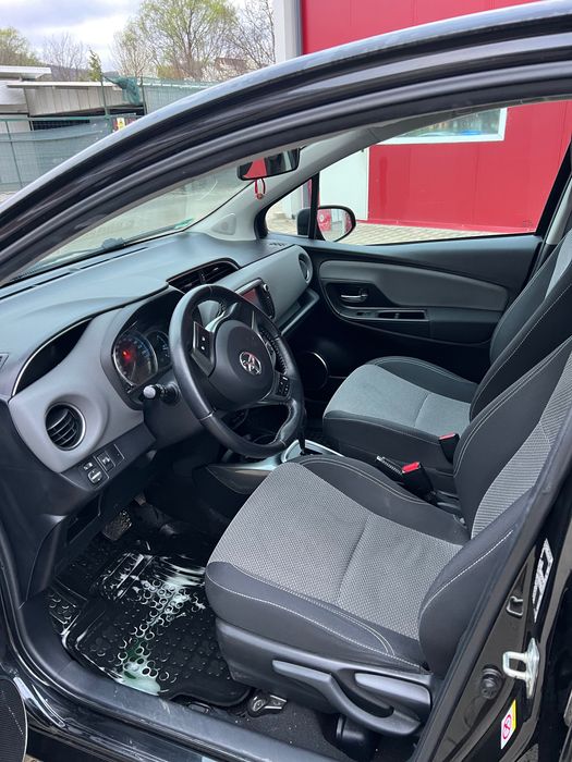 Vand Toyota Yaris 2015 hibrid, 7499€