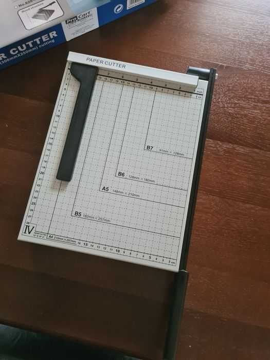 Vand ghilotina hartie