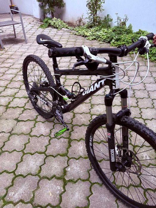 Bicicleta Giant full suspension