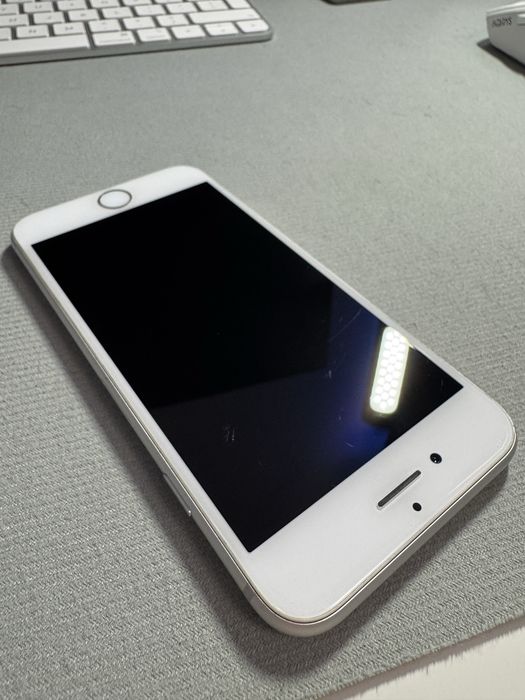 iPhone 8, 64GB, argintiu, baterie 94%