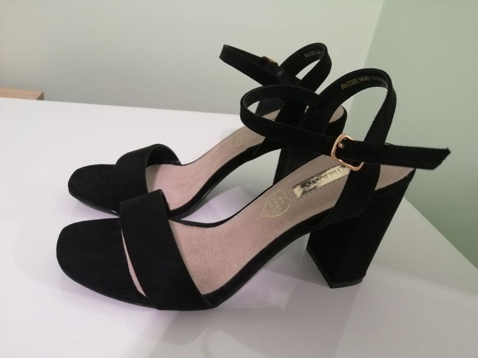 Сандали цвят черен и телесен