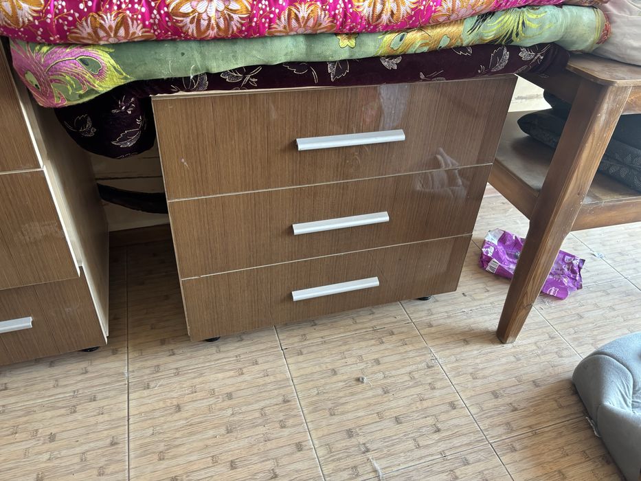 Полки продается 3 штуки.