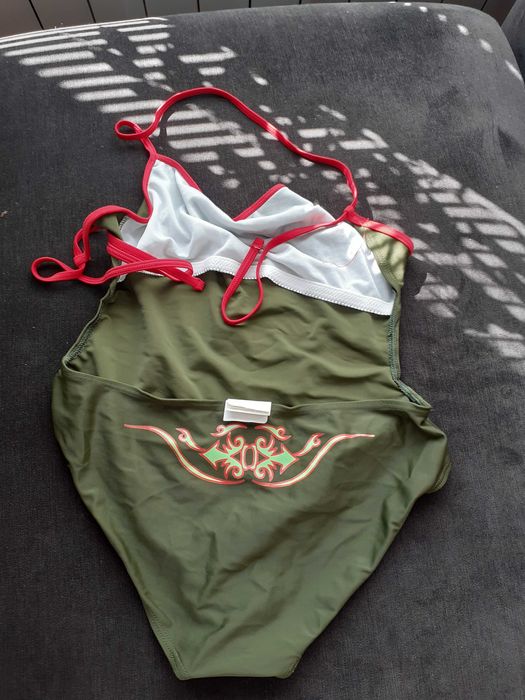 Цял, тъмно зелен бански размер "М"