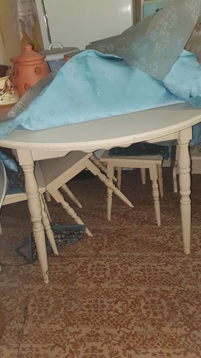 Masa de lemn 110 cm diametru cu 3 scaune