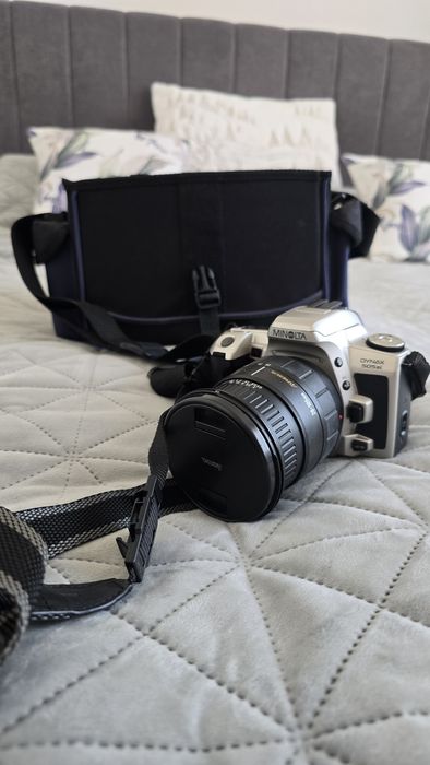 Minolta Dynax 505si + obiectiv 28-105mm + husă + 2 filme – Set complet