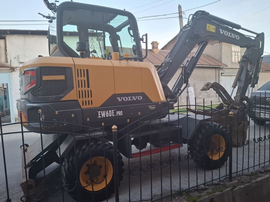 Ekskavator va somasval xizmati