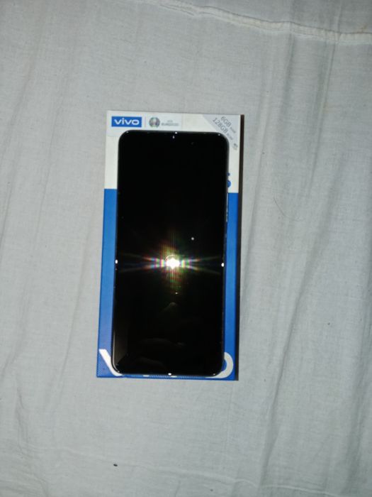 Срочно Продам телефон vivo y53s