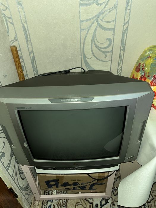 Продам телевизор простой