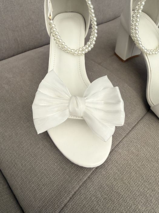 Sandale noi de ocazie sau mireasa