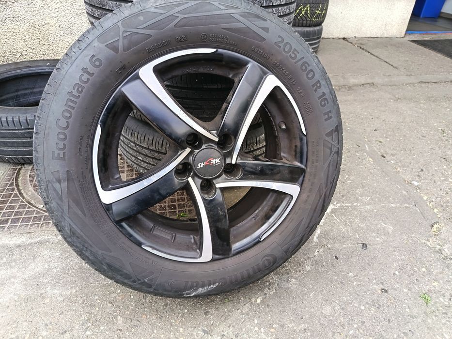 Vând anvelope cu jantă