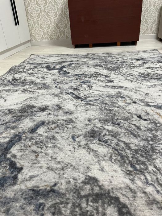 Продам 2 ковра в хорошем состоянии