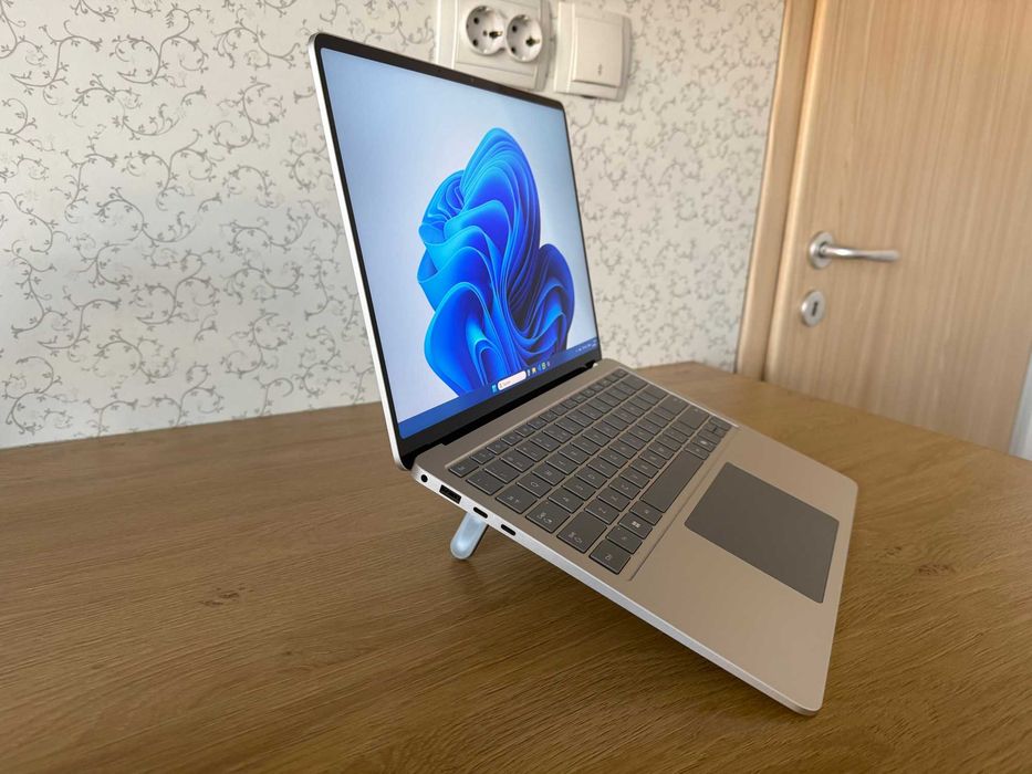 Лаптоп Microsoft Surface 7, Qualcomm Snapdragon X Plus, 16 GB RAM, 256 GB SSD