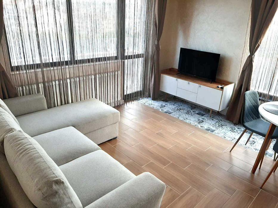 Дава се под наем Двустаен апартамент в Велико Търново, Център - 75 кв.м за 357 € - Снимка #2