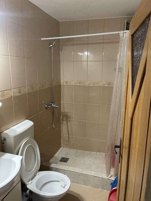 P.F. Inchiriez garsoniera zona plopilor