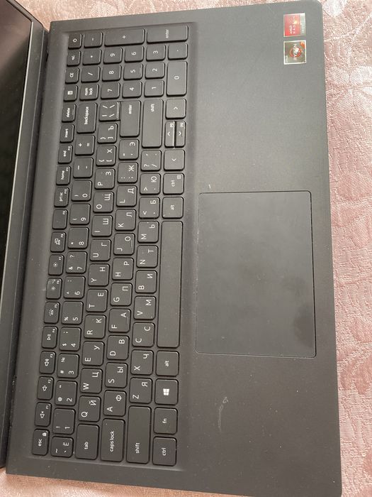 Ноутбук Dell в хорошем состоянии