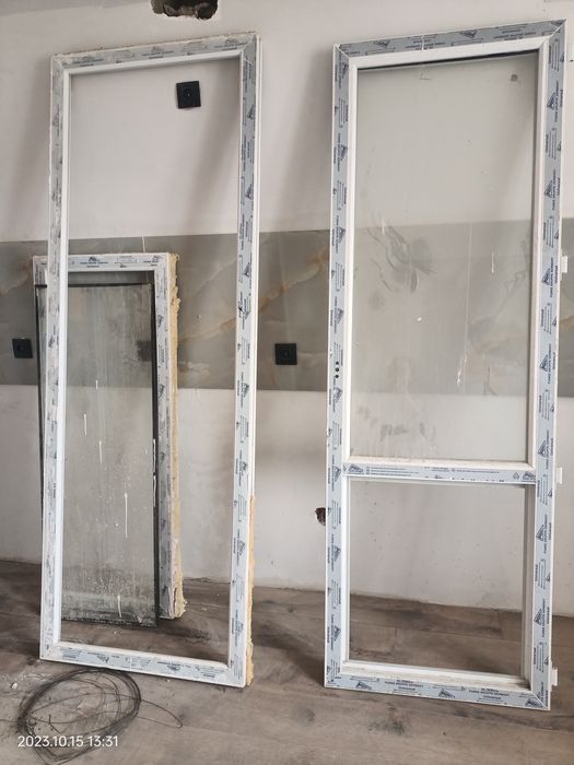 Пластиковая дверь с окном