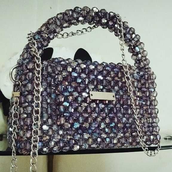 Sumka qo'l mehnati bilan qilingan