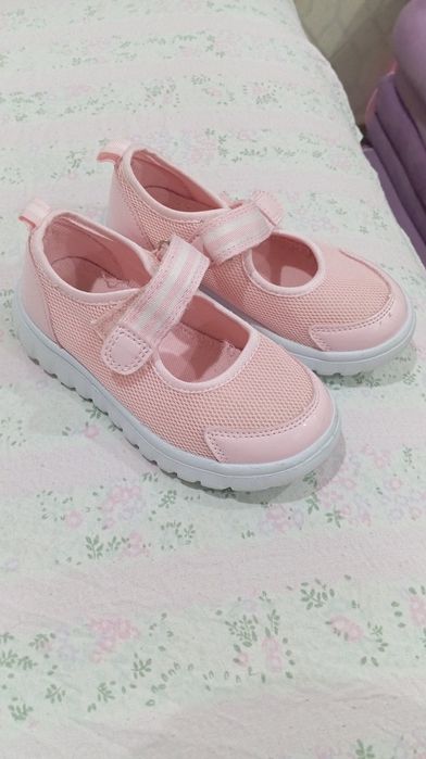 Продам детские сандали