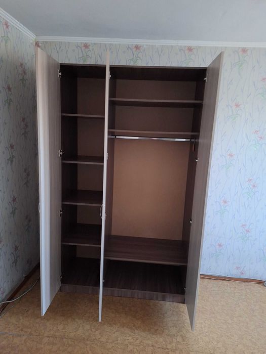 шкаф плательный.