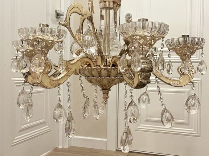 Продам  люстру в зал