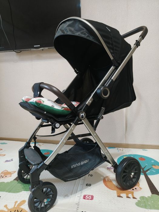 Продаётся коляска , шезлонг, манеж