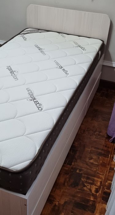Продам кровать с матрасом