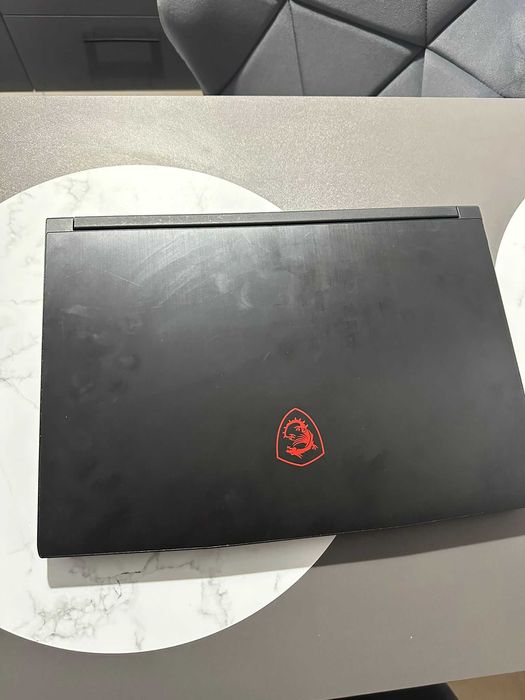 Laptop de gaming MSI GF63