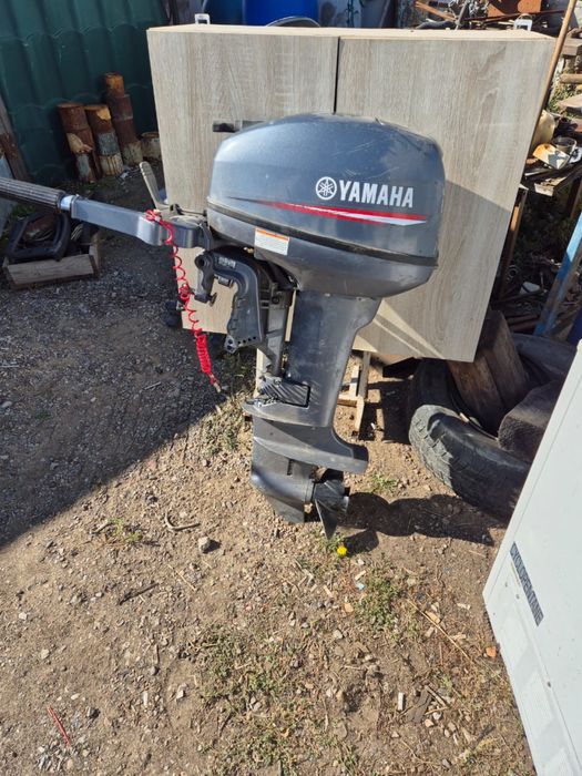 Мотор на лодку Yamaha 15 куб.