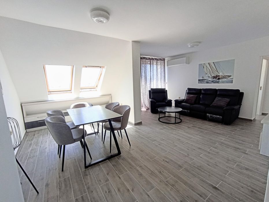 Дава се под наем Тристаен апартамент в Бургас, Възраждане - 100 кв.м за 561 € - Снимка #2