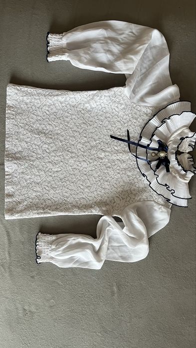 Продам школьные блузки рубашки