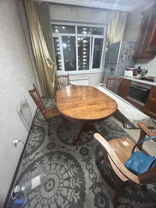 Стол дерево и стулья