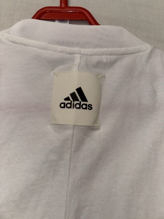 Maiou sport Adidas alb – model clasic, respirabil