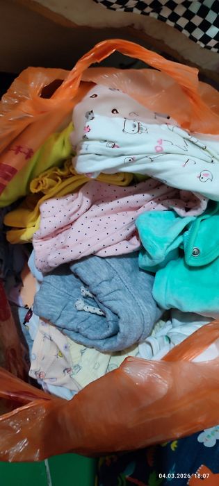 Отдам даром вещи на девочку