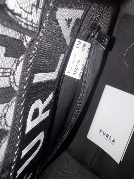 Furla Opportunity S size
