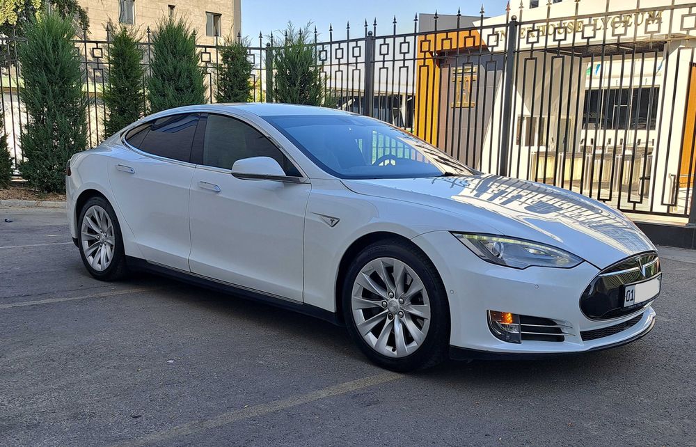 Tesla Model S 90D Dual Motor, 2016г. (USA)