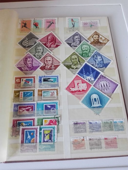 Класьор с марки и стар конски бъкел .