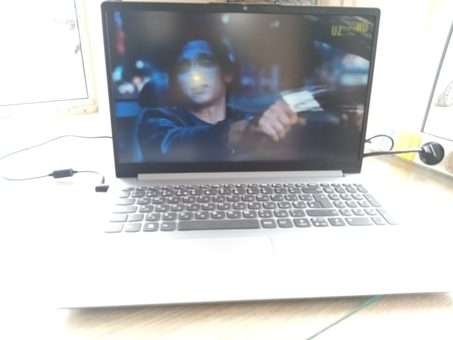 Lenovo noutbook sotiladi